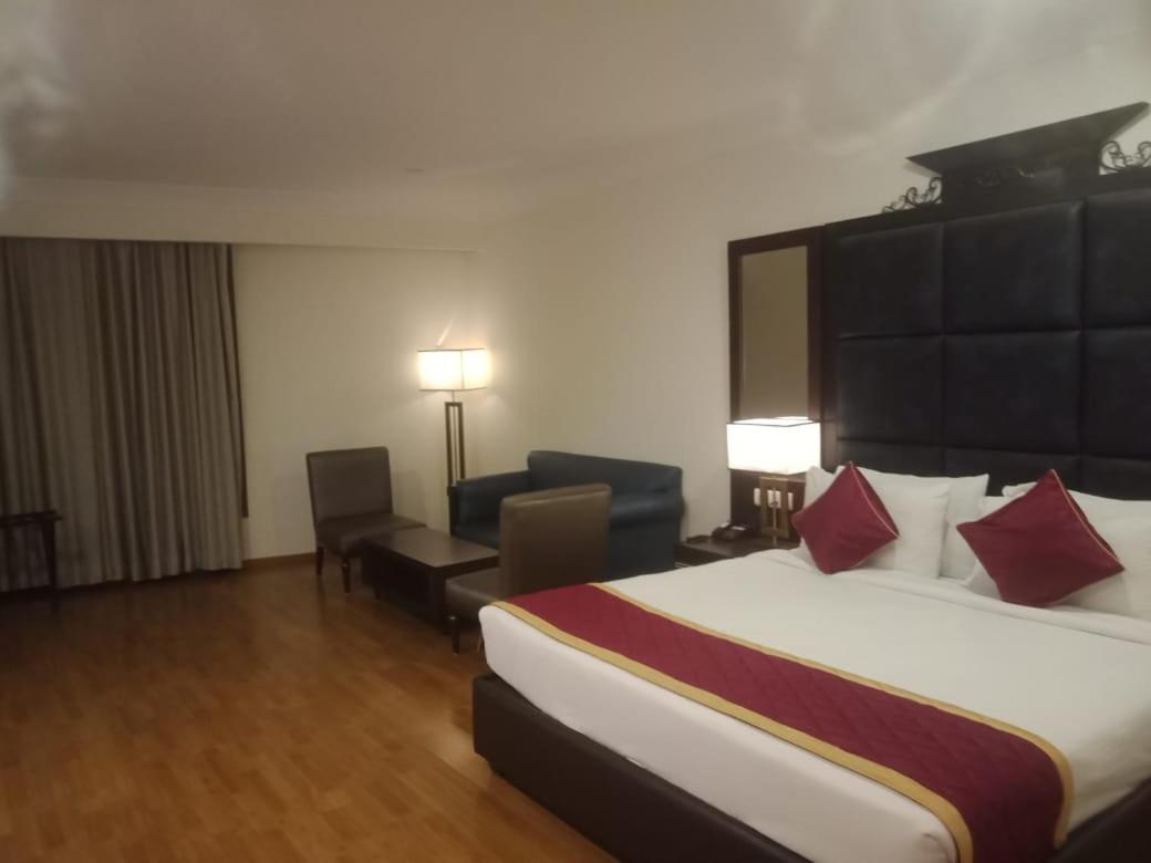 Blossom Rooms Hotel Vashishtha - Free Lunch Or Dinner- Free Breakfast Haidarábád Kültér fotó