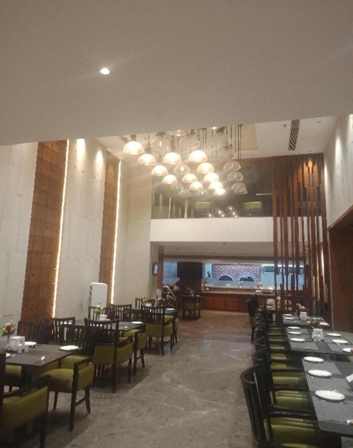 Blossom Rooms Hotel Vashishtha - Free Lunch Or Dinner- Free Breakfast Haidarábád Kültér fotó