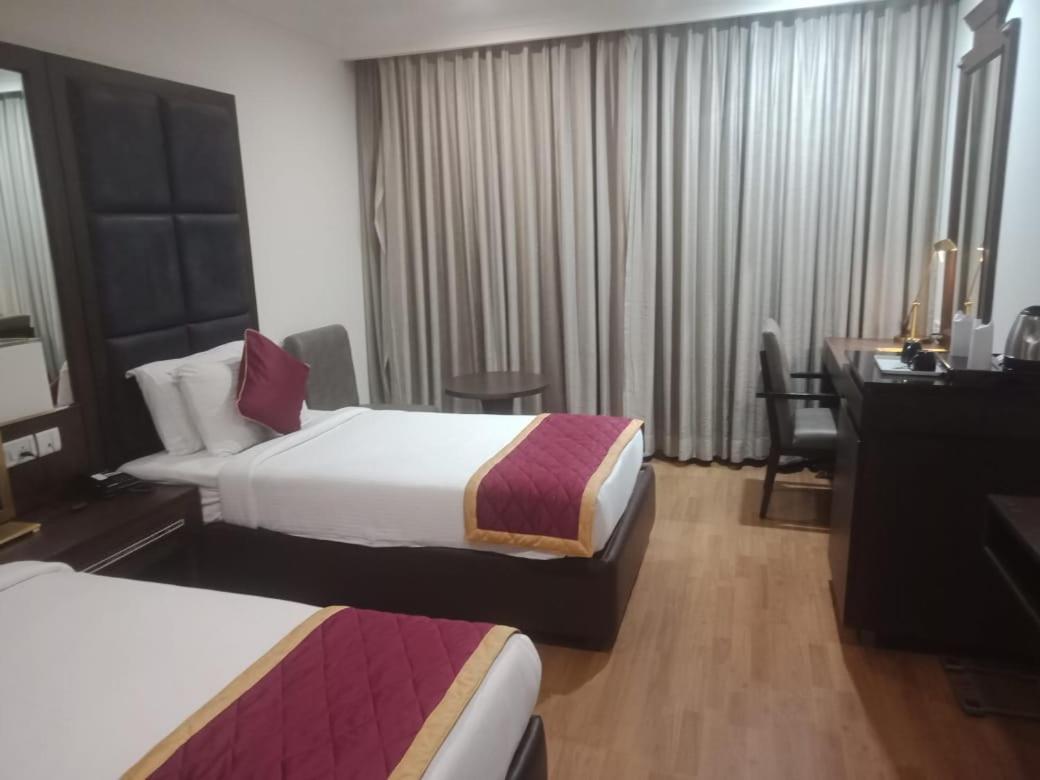 Blossom Rooms Hotel Vashishtha - Free Lunch Or Dinner- Free Breakfast Haidarábád Kültér fotó