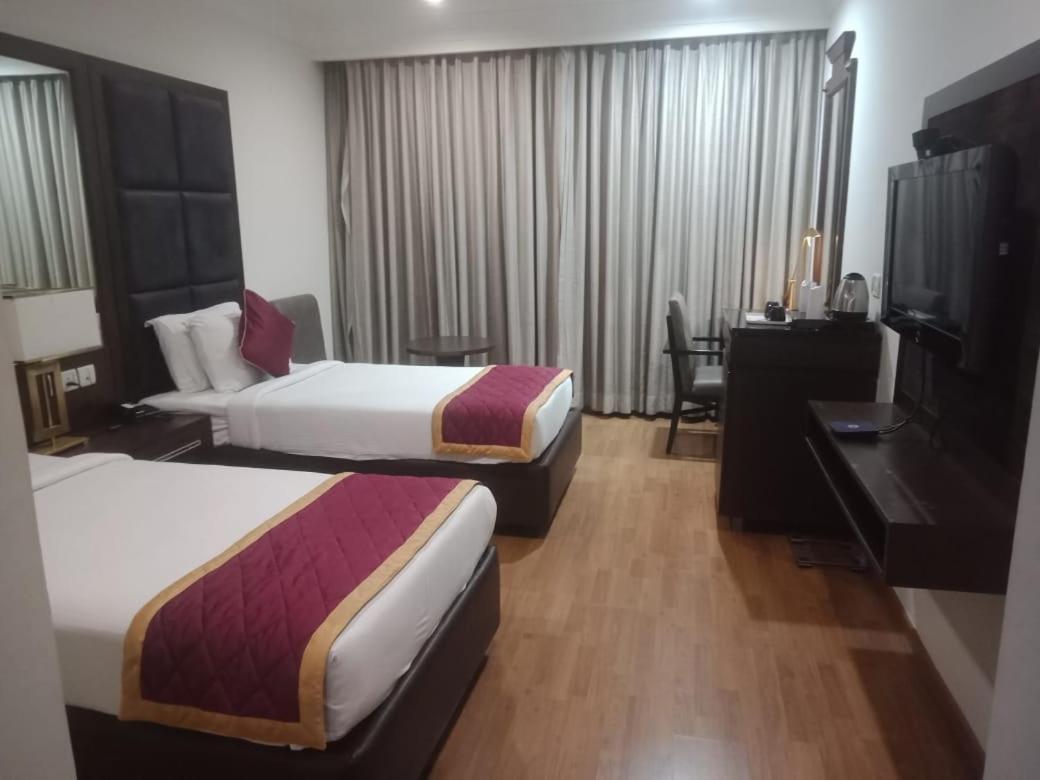 Blossom Rooms Hotel Vashishtha - Free Lunch Or Dinner- Free Breakfast Haidarábád Kültér fotó