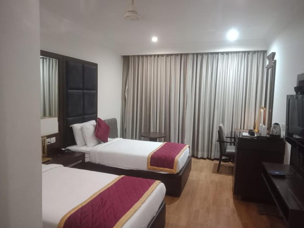 Blossom Rooms Hotel Vashishtha - Free Lunch Or Dinner- Free Breakfast Haidarábád Kültér fotó