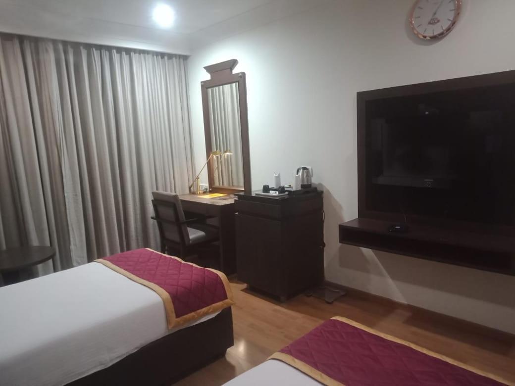 Blossom Rooms Hotel Vashishtha - Free Lunch Or Dinner- Free Breakfast Haidarábád Kültér fotó