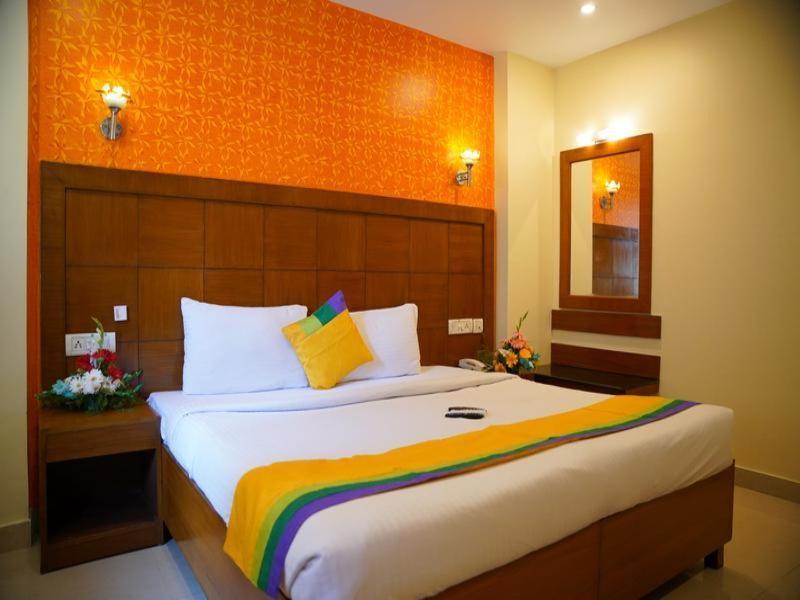Blossom Rooms Hotel Vashishtha - Free Lunch Or Dinner- Free Breakfast Haidarábád Kültér fotó
